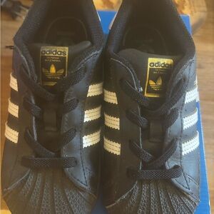 Adidas Black and White Superstar Sneakers Preloved only used a handful of times